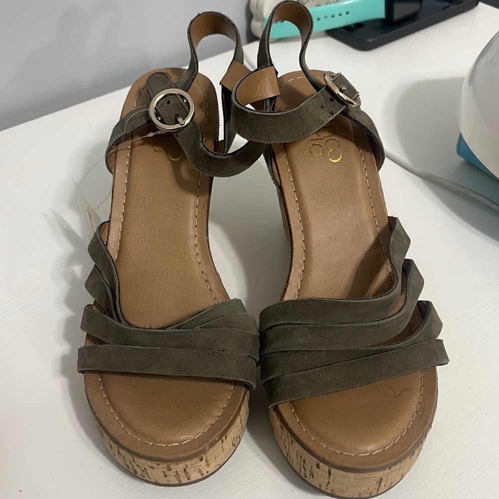 Green heels/wedges with strap